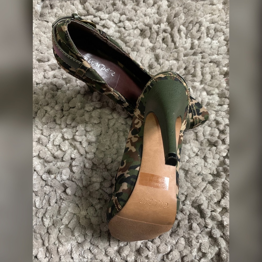 BUMPER Dylan-20 Camouflage Buckle Pumps